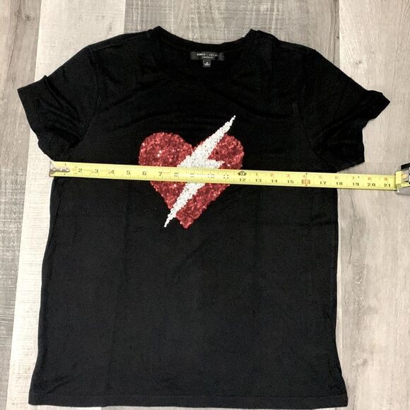 ROMEO+Juliet couture sequined heart bolt design black tshirt women’s sz small - Picture 7 of 10